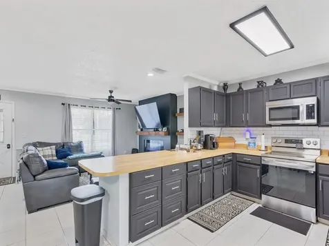 542 Se Faith Terrace Port Saint Lucie FL 34983
