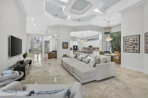 120 Via Mariposa Palm Beach Gardens FL 33418