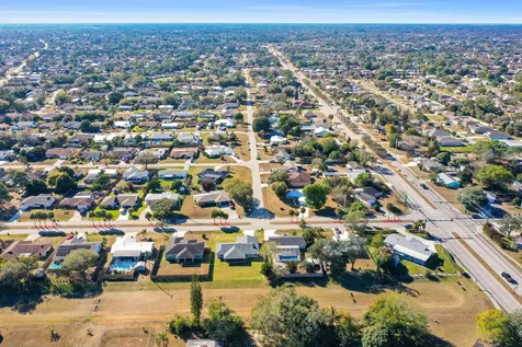 121 Se Lakehurst Drive Port Saint Lucie FL 34983