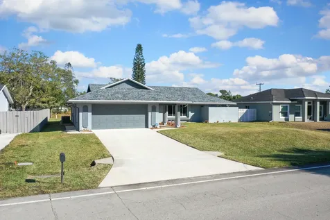 121 Se Lakehurst Drive Port Saint Lucie FL 34983