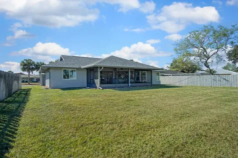 121 Se Lakehurst Drive Port Saint Lucie FL 34983