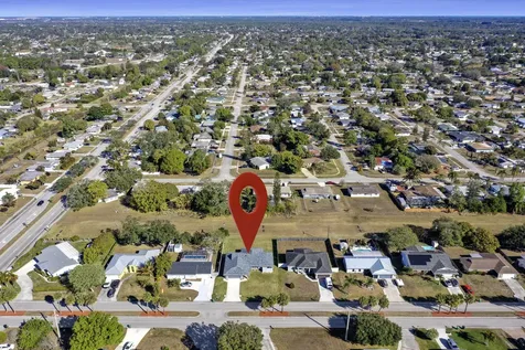 121 Se Lakehurst Drive Port Saint Lucie FL 34983