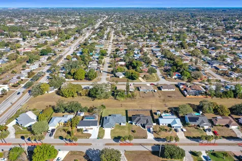121 Se Lakehurst Drive Port Saint Lucie FL 34983