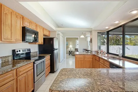 121 Se Lakehurst Drive Port Saint Lucie FL 34983