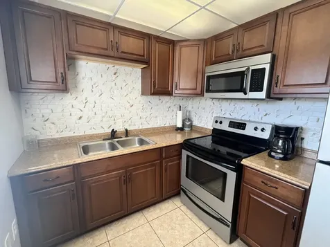 289 Brittany G Delray Beach FL 33446