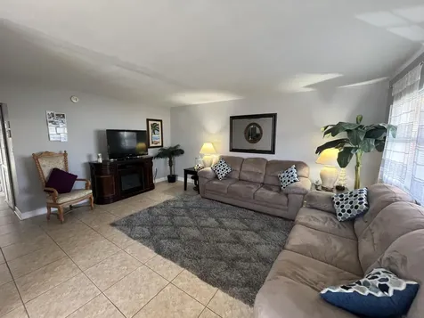 289 Brittany G Delray Beach FL 33446