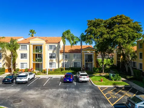 157 Yacht Club Way Hypoluxo FL 33462
