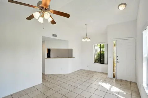 12 Via De Casas Sur Boynton Beach FL 33426