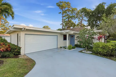 6403 Eastpointe Pines Street Palm Beach Gardens FL 33418