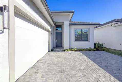 8431 Sw Cantante Way Port Saint Lucie FL 34987