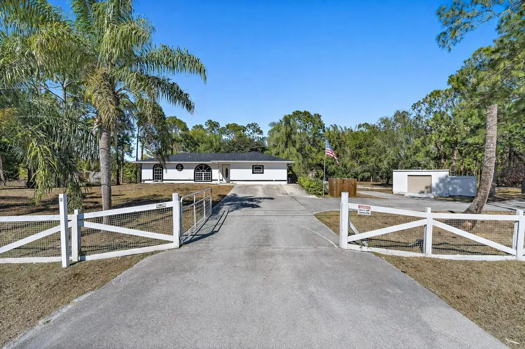 18389 N 41st Road Loxahatchee FL 33470
