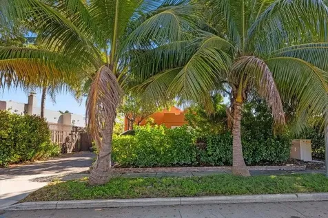 6704 Garden Avenue West Palm Beach FL 33405