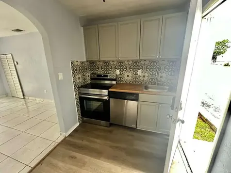 23 SE 12th Street Dania Beach FL 33004