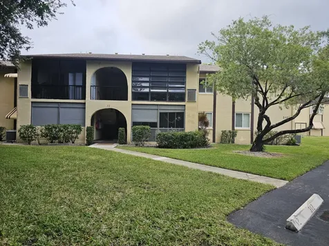 312 Pine Ridge Circle Greenacres FL 33463