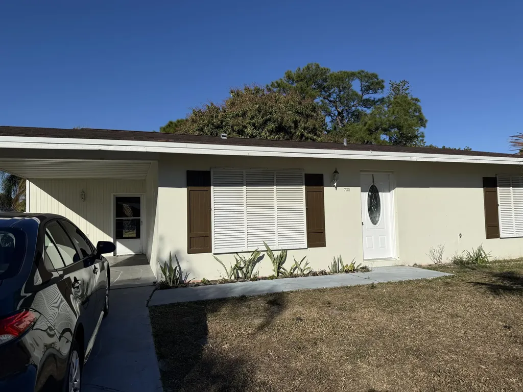738 Sw Ravenswood Lane Port Saint Lucie FL 34983