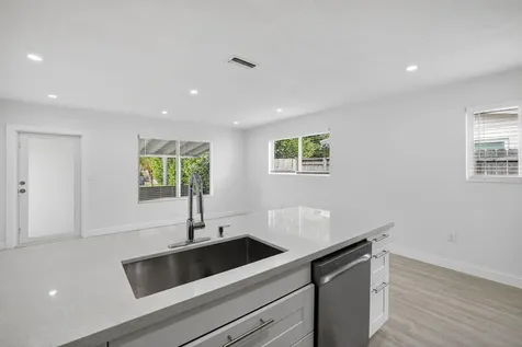 631 N 70th Avenue Hollywood FL 33024