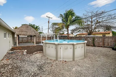 631 N 70th Avenue Hollywood FL 33024