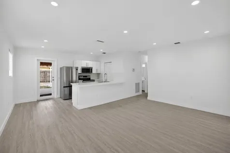 631 N 70th Avenue Hollywood FL 33024