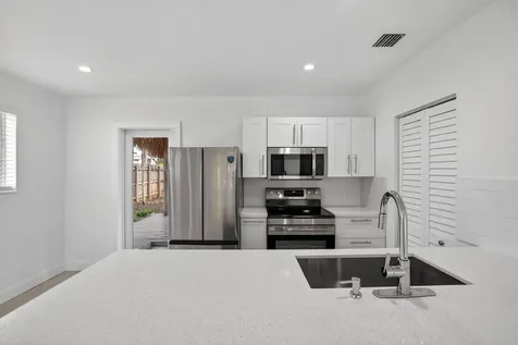 631 N 70th Avenue Hollywood FL 33024