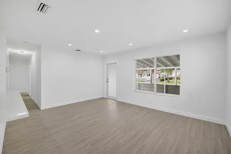 631 N 70th Avenue Hollywood FL 33024