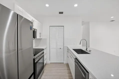 631 N 70th Avenue Hollywood FL 33024