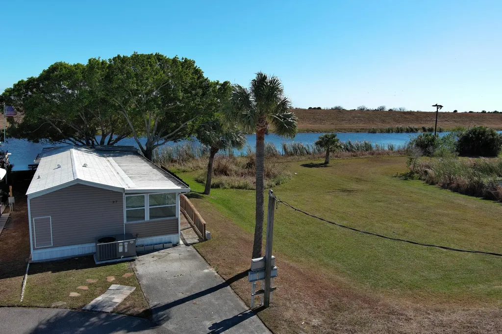37 Shell Road Okeechobee FL 34974