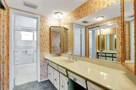 4000 Nw 44th Avenue Lauderdale Lakes FL 33319