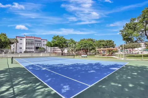 4000 Nw 44th Avenue Lauderdale Lakes FL 33319