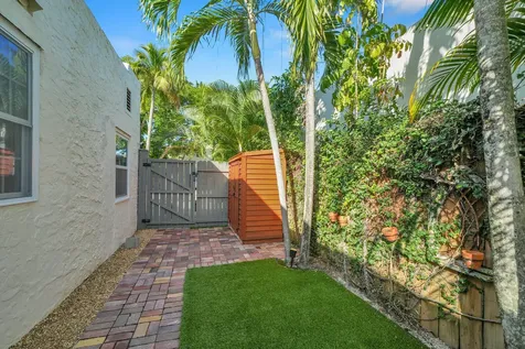 744 Penn Street West Palm Beach FL 33401