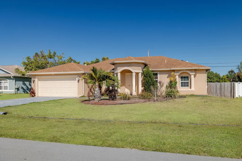 1585 Sw Merchant Lane Port Saint Lucie FL 34953