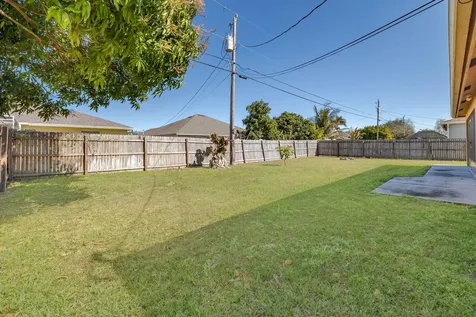 1585 Sw Merchant Lane Port Saint Lucie FL 34953