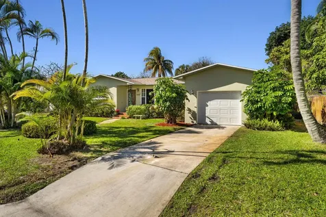 7405 W Lake Drive Lake Clarke Shores FL 33406