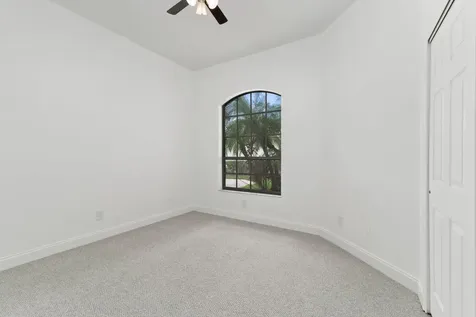435 Sw Jefferson Circle Port Saint Lucie FL 34986