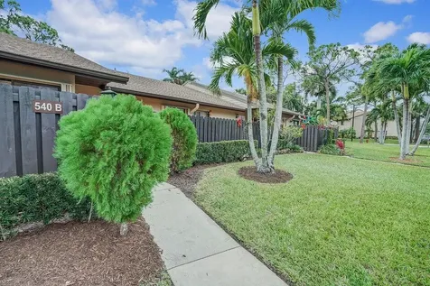 540 Shady Pine Way Greenacres FL 33415