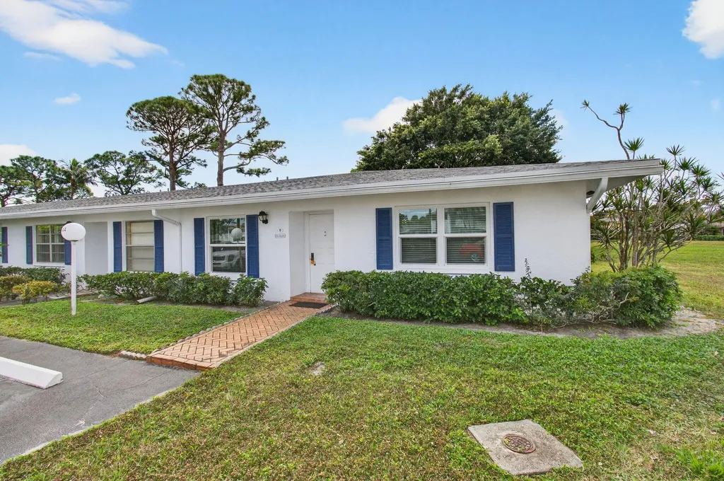 5452 Poppy Place Delray Beach FL 33484