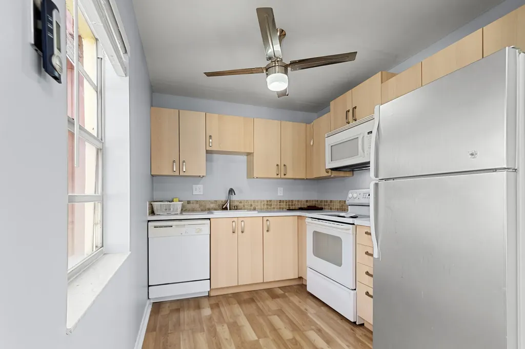 605 Flanders M Delray Beach FL 33484
