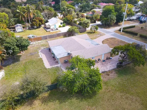 103 Shannondale Road Cloud Lake FL 33406