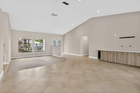 4937 Nw 59th Way Coral Springs FL 33067