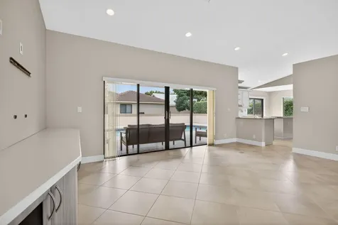 4937 Nw 59th Way Coral Springs FL 33067