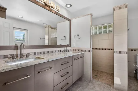 4937 Nw 59th Way Coral Springs FL 33067