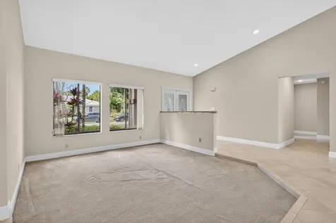 4937 Nw 59th Way Coral Springs FL 33067