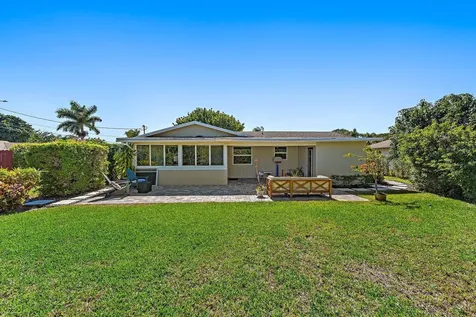 1401 N Lake Court Lake Clarke Shores FL 33406