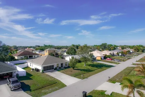 1432 Sw Leisure Lane Port Saint Lucie FL 34953