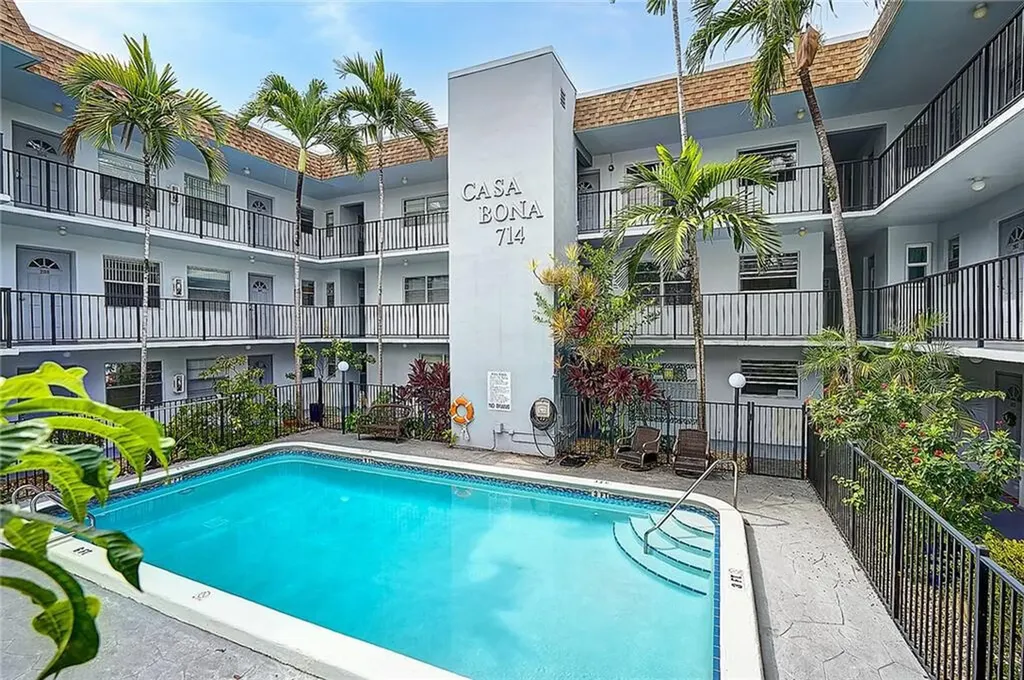 714 Ne 10th Street Hallandale Beach FL 33009