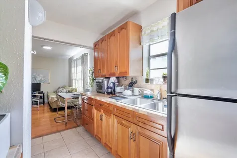 714 Ne 10th Street Hallandale Beach FL 33009