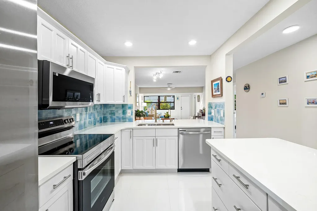 2016 Sw 29th Court Delray Beach FL 33445