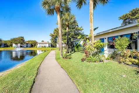 2016 Sw 29th Court Delray Beach FL 33445