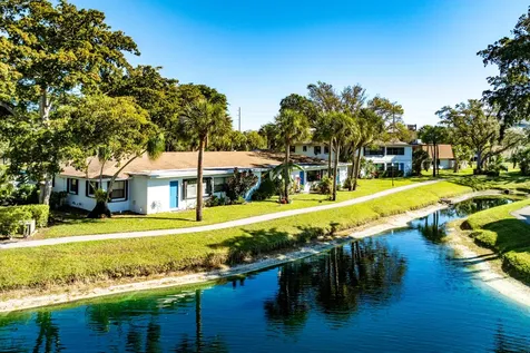 2016 Sw 29th Court Delray Beach FL 33445