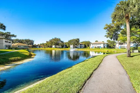 2016 Sw 29th Court Delray Beach FL 33445