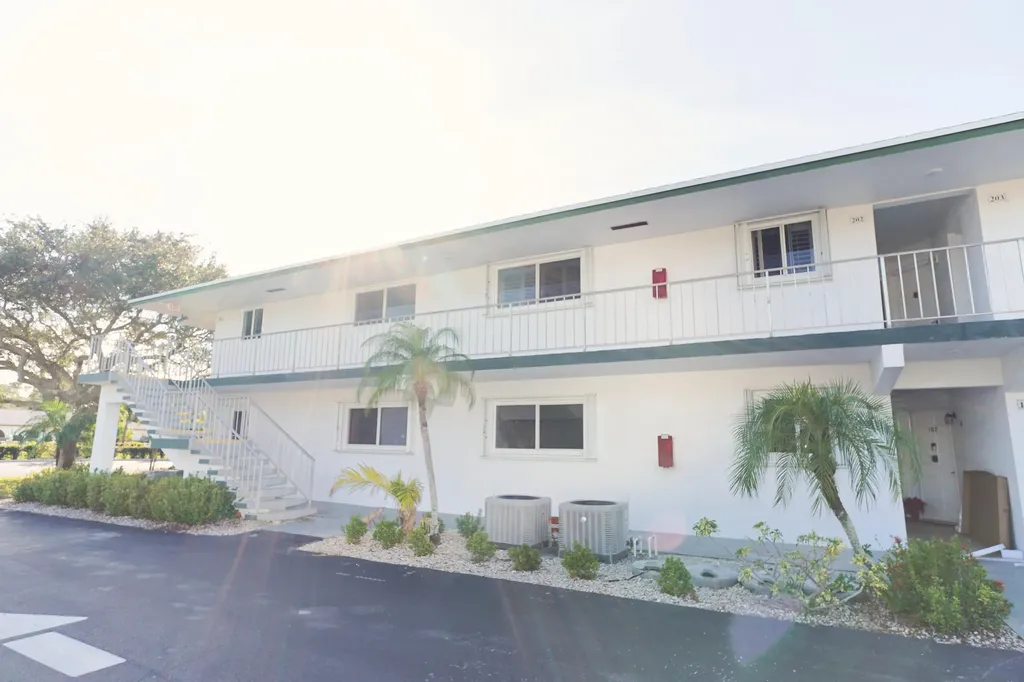 7 Westwood Avenue Tequesta FL 33469